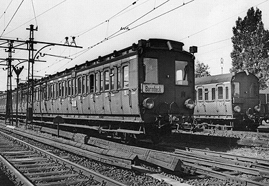 Wechselstrom-Triebwagen mit Laternen- und Tonnendach