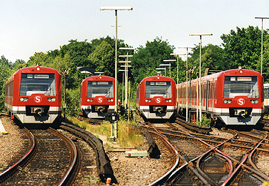 Triebzüge der Baureihe 474 in Ohlsdorf. Foto Heimann