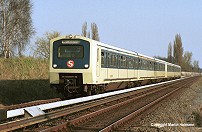 Baureihe 472 in alter Farbgebung vor Billwerder-Moorfleet
