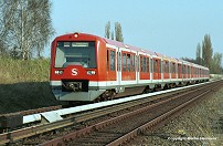 Baureihe 474 in heutiger Farbgebung vor Billwerder-Moorfleet