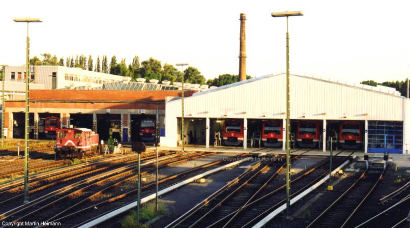 Alte und neue Fahrzeughallen im Werk Ohlsdorf